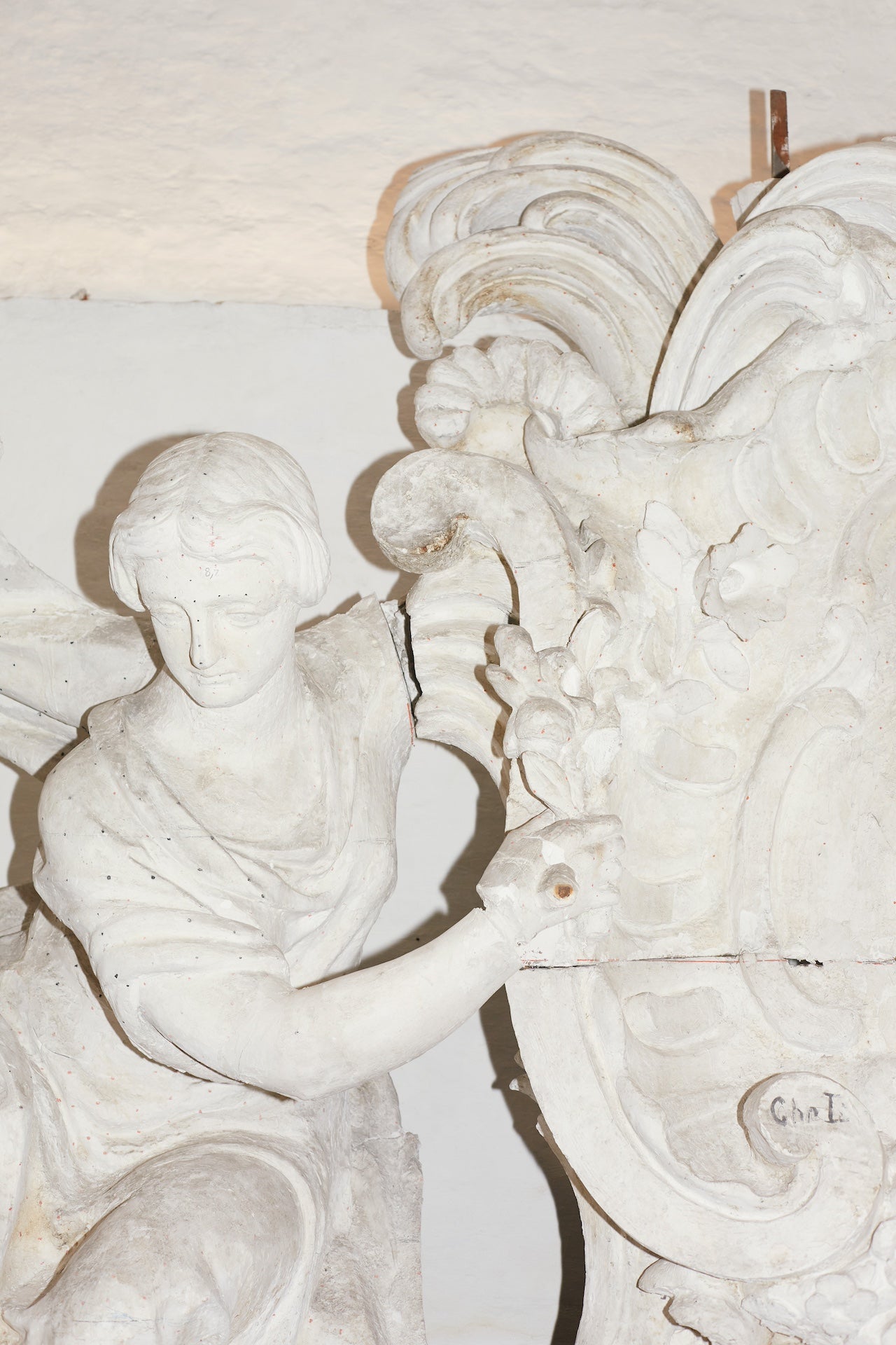 Fall Winter 2025 show, statue