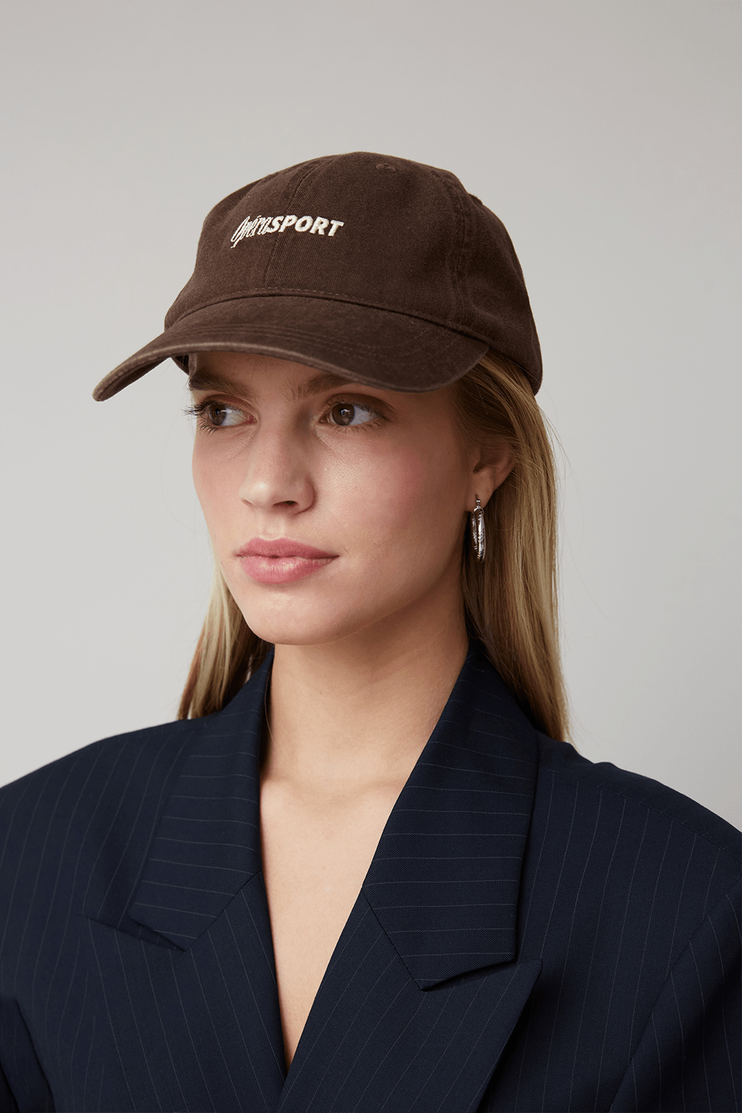 OpéraSPORT - René cap, Brown